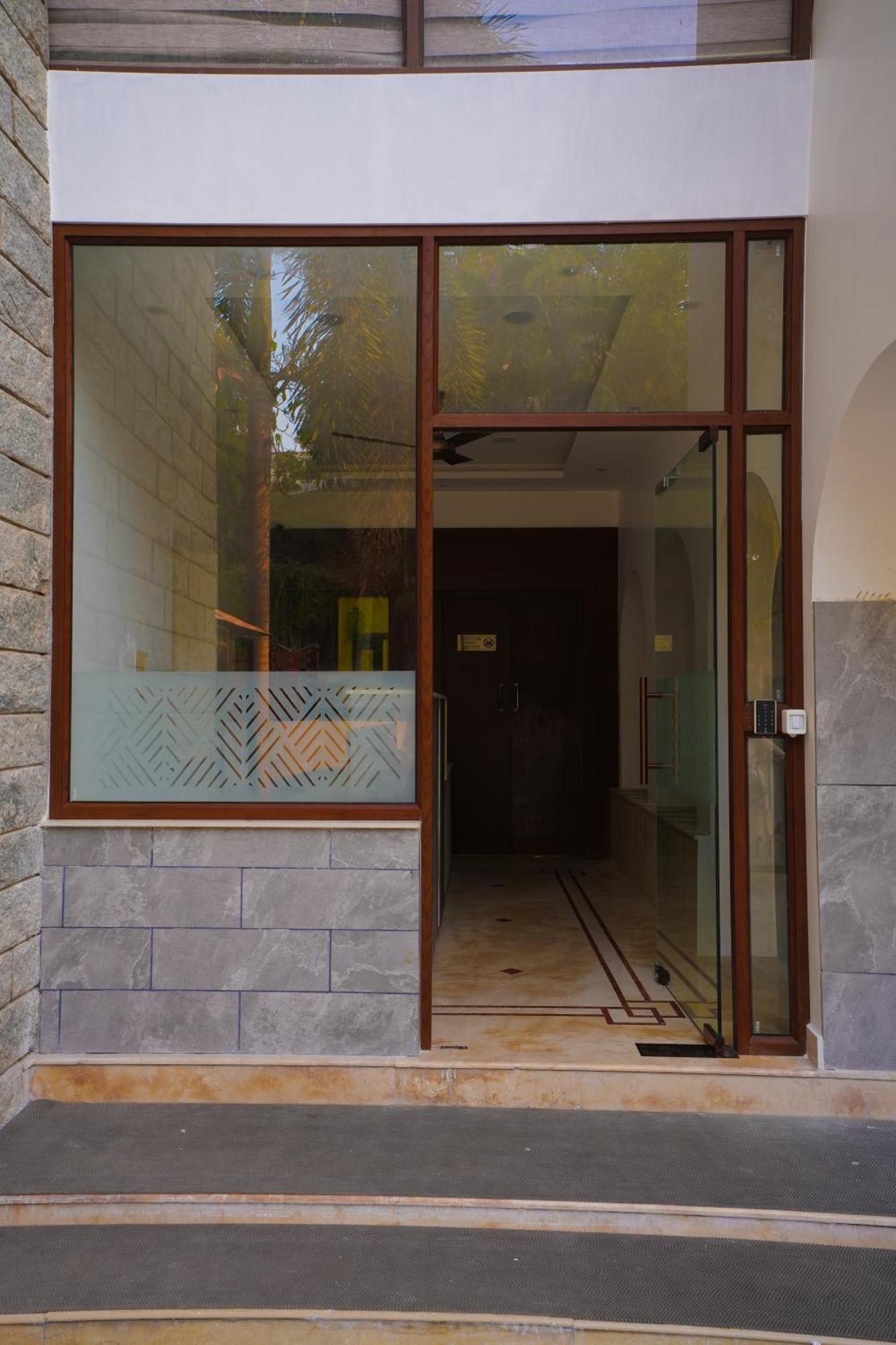 Avenue 11 Boutique Residences, Poes Garden Madrás Exterior foto