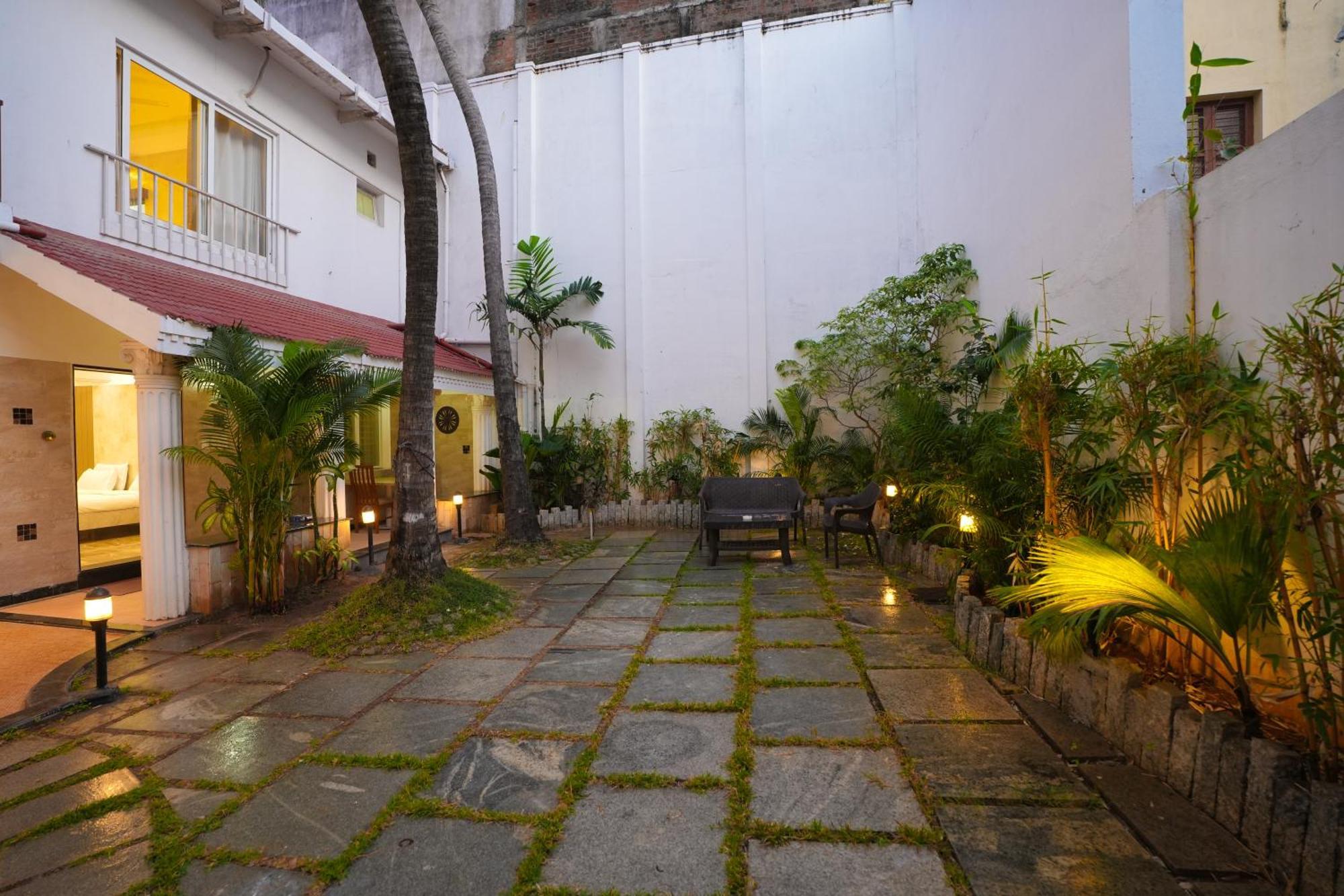 Avenue 11 Boutique Residences, Poes Garden Madrás Exterior foto