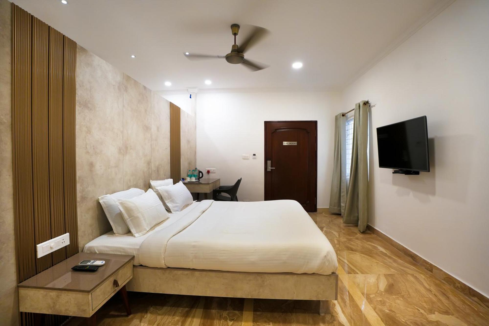 Avenue 11 Boutique Residences, Poes Garden Madrás Exterior foto