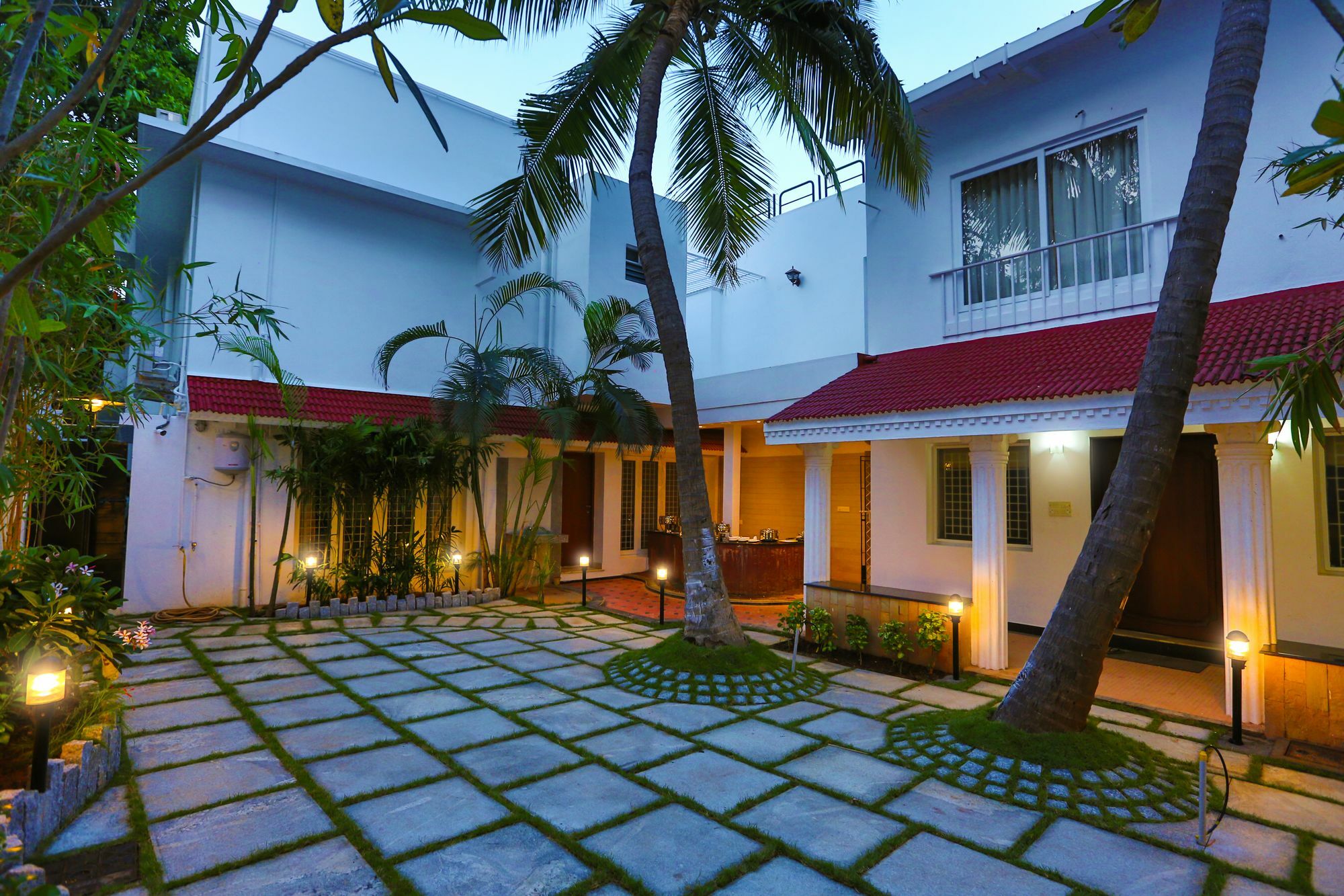 Avenue 11 Boutique Residences, Poes Garden Madrás Exterior foto