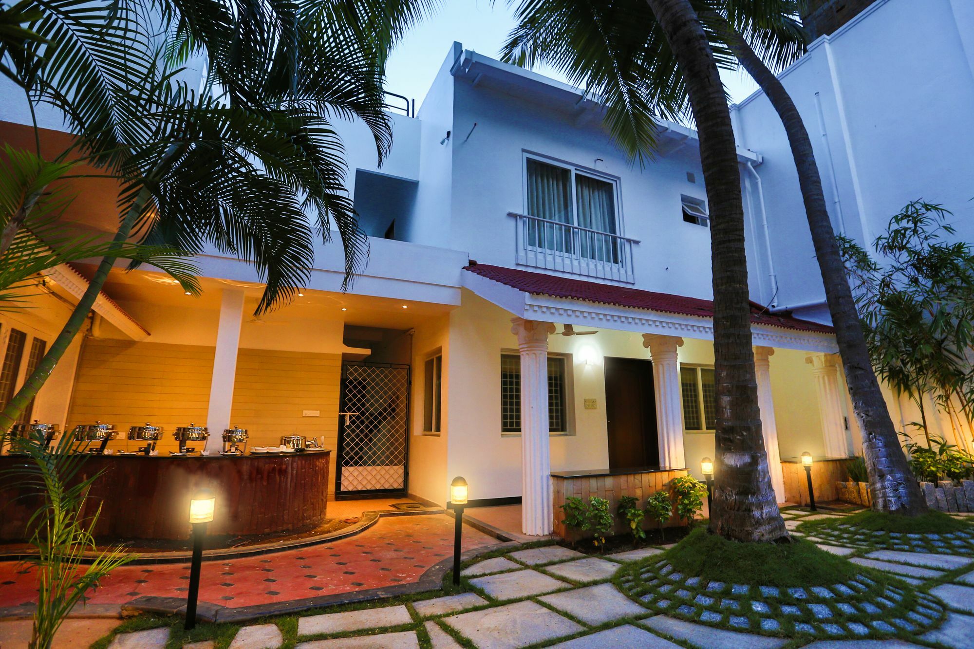 Avenue 11 Boutique Residences, Poes Garden Madrás Exterior foto